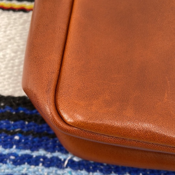 Clare V. Mirabel in Miel - Picture 11 of 16